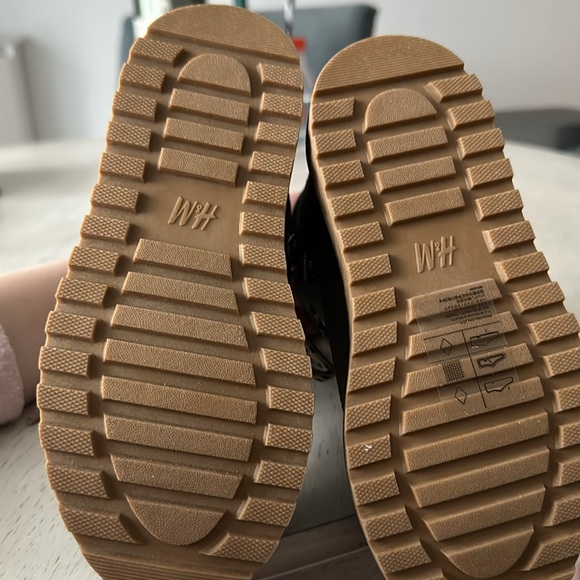 H&M waterproof laced boots size 11 toddler - Picture 5 of 8
